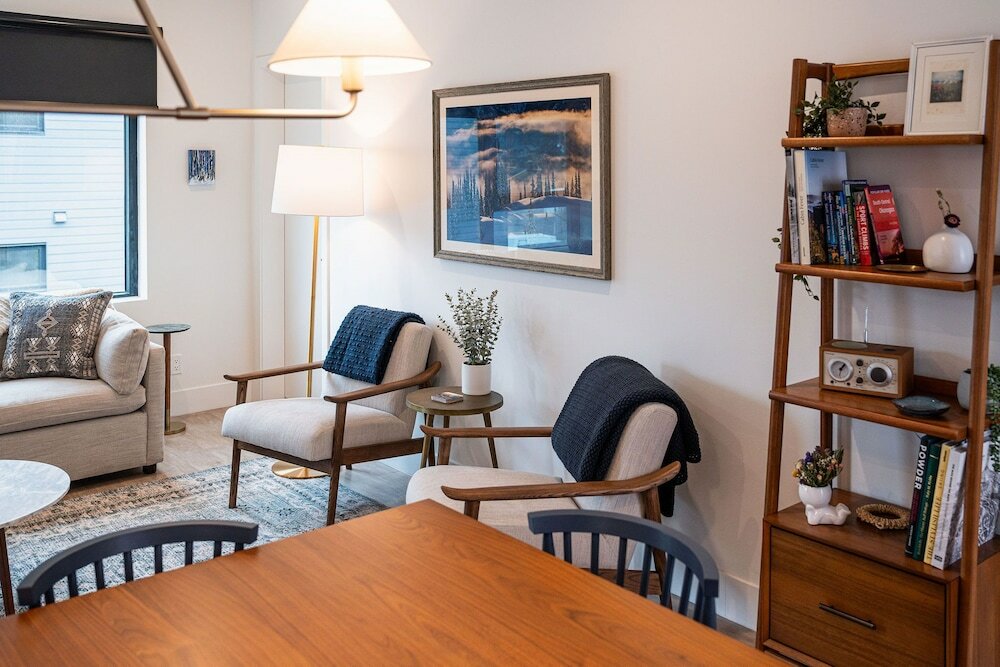 Фото Powder Pines Retreat Revelstoke Vacation