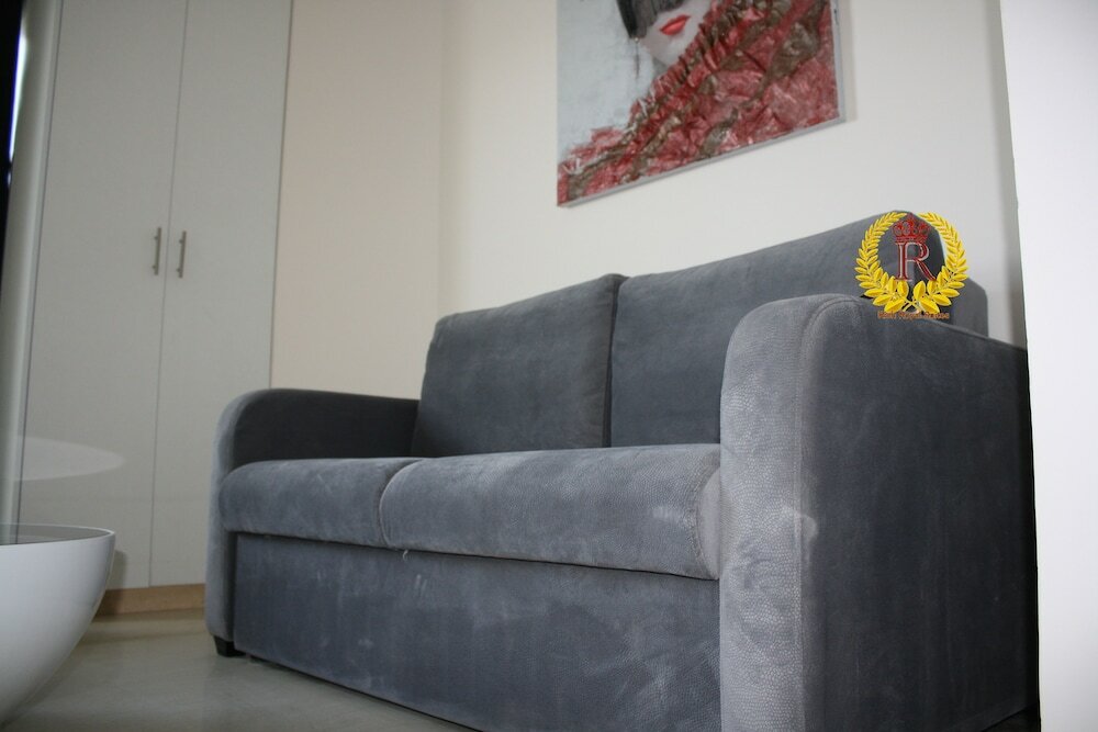 Фото Rich Royal Suites