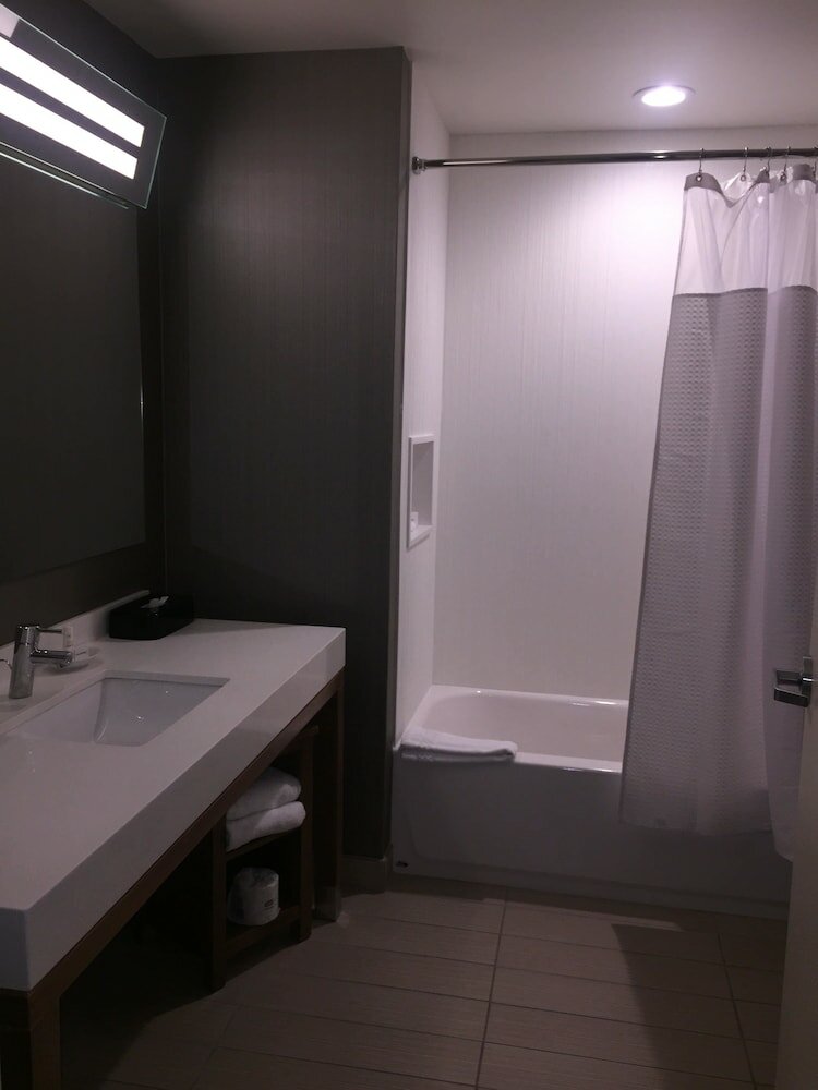 Фото Courtyard Bay City