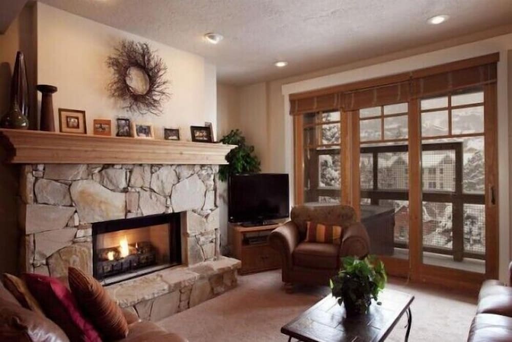 Фото Town Pointe by Lespri Management