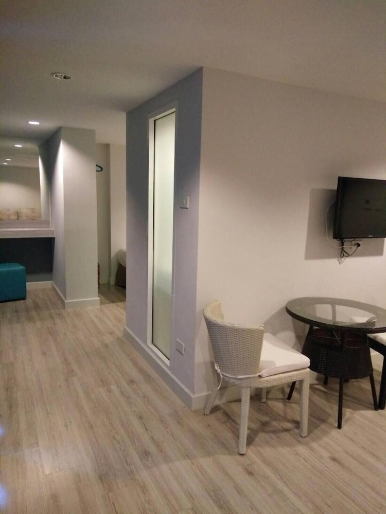 Фото Nantra Pattaya Baan Ampoe Beach