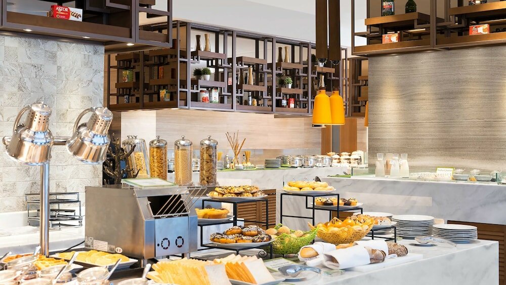 Фото Holiday Inn & Suites Jakarta Gajah Mada, an Ihg Hotel