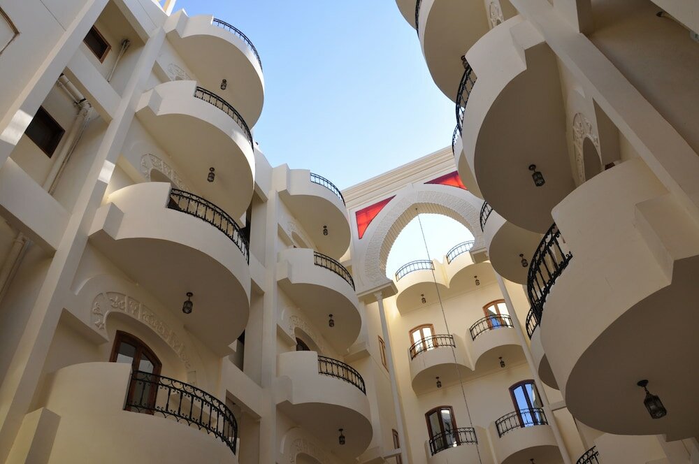 Фото Alhambra Hotel