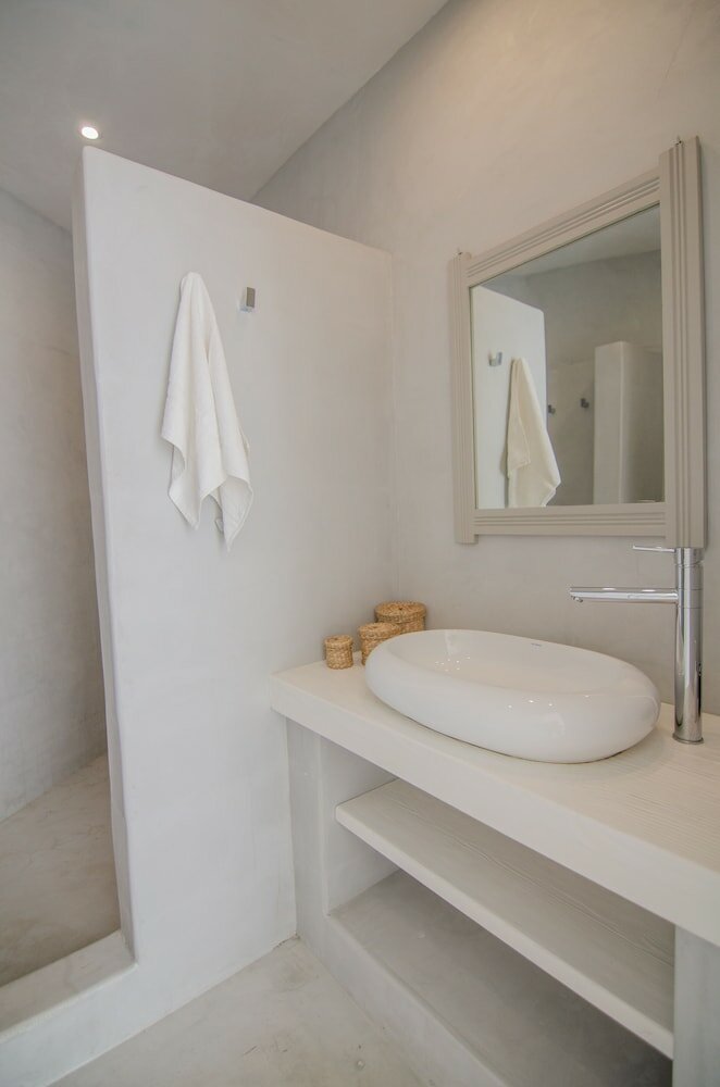 Фото George & Irene Hotel