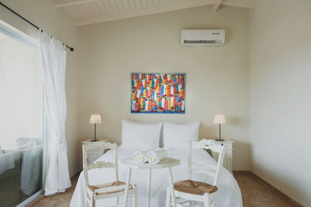 Фото Ocean Breeze Boutique Hotel & Marina