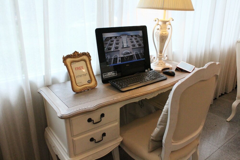 Фото Romance Hotel Srinakarin