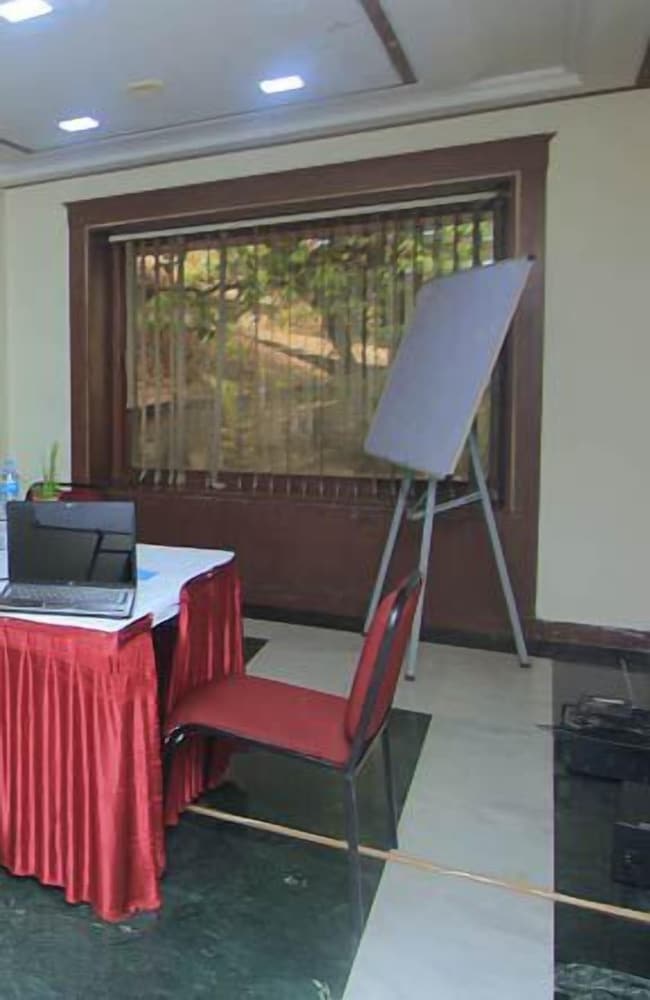 Фото Hotel The Metropole