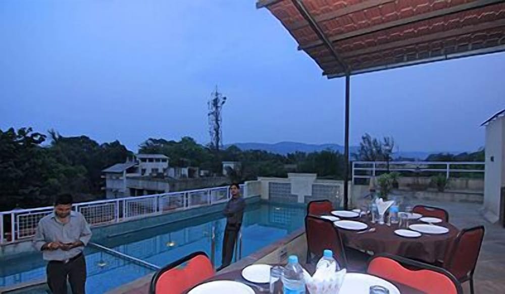 Фото Hotel The Metropole