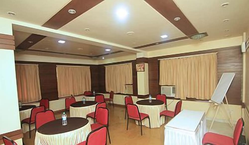 Фото Hotel The Metropole