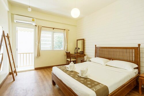 Хостел Tini Kati Hostel - Silom Bird House в Бангкоке