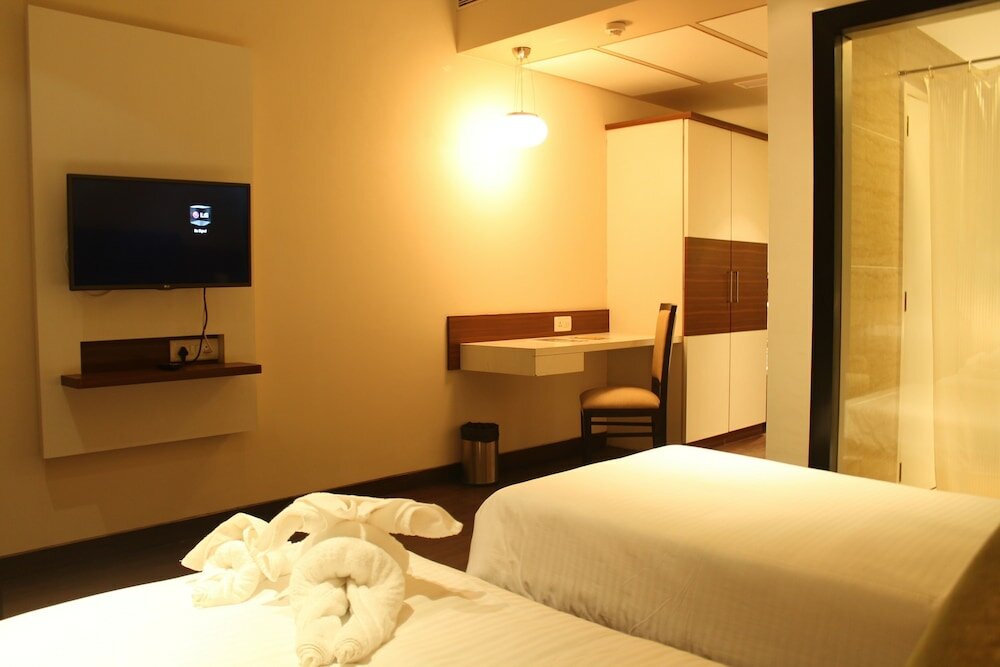 Фото Отель The Byke Suraj Plaza Veg