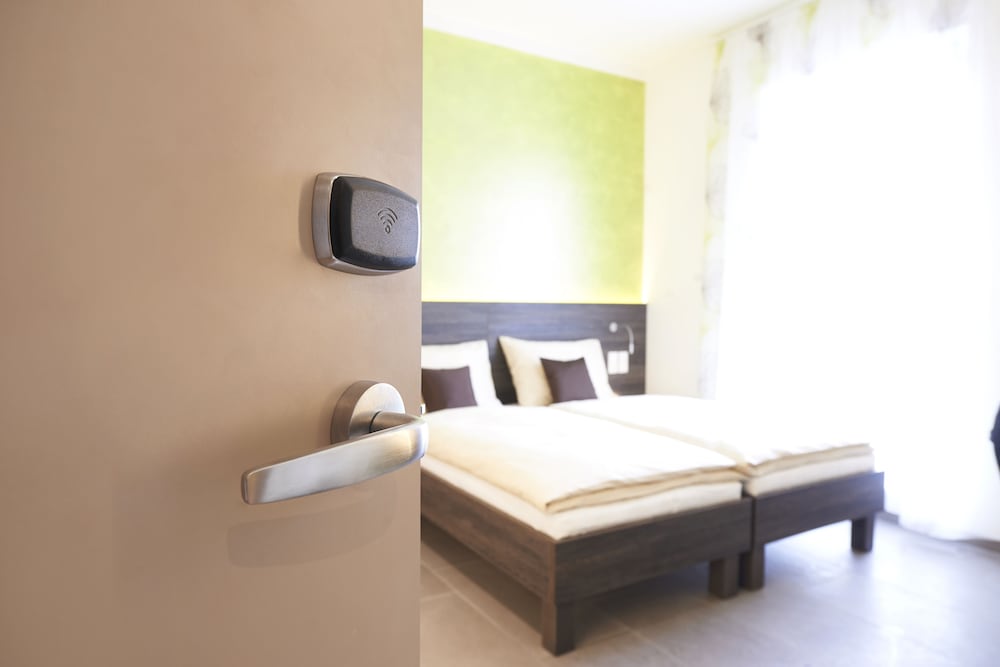 Фото Eee Hotel Marchtrenk