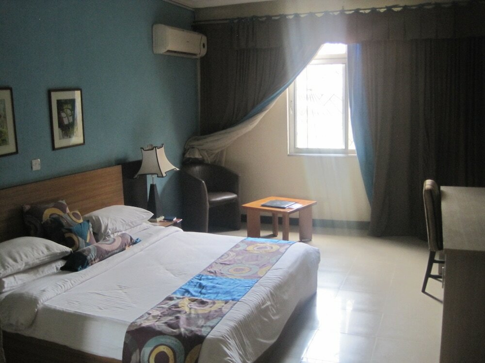 Фото Axari Hotel & Suites