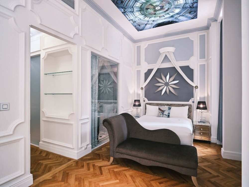 Фото QT Singapore