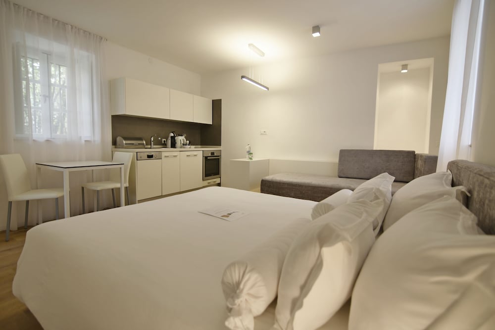 Фото Divota Apartment Hotel