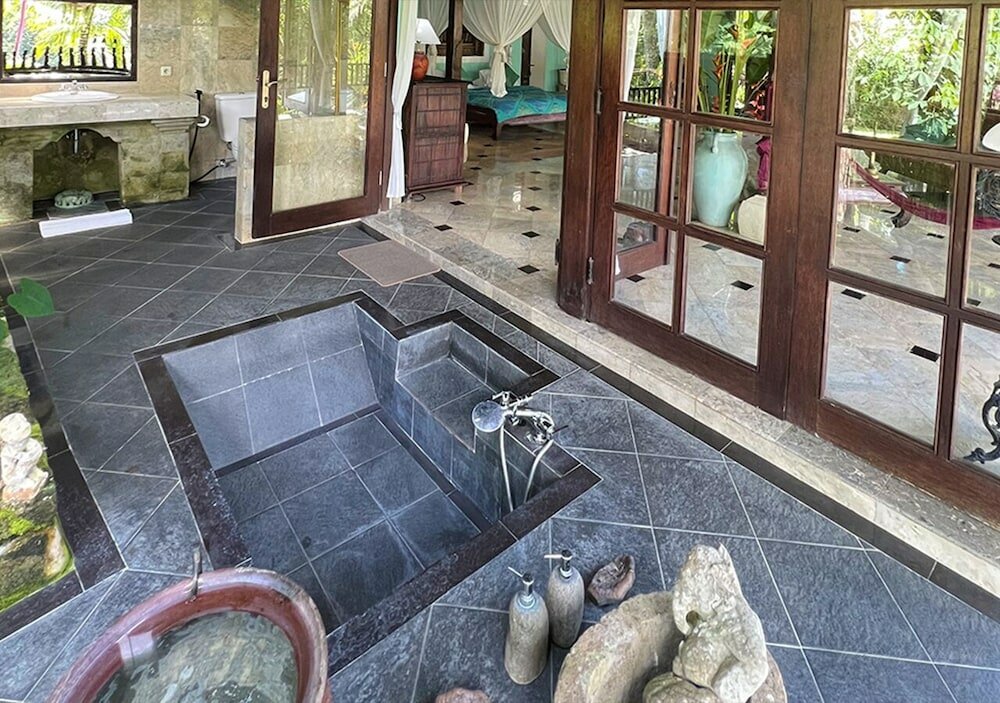 Фото The Mahogany Villa