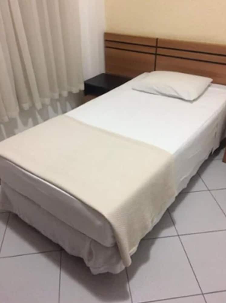 Фото Delcas Hotel