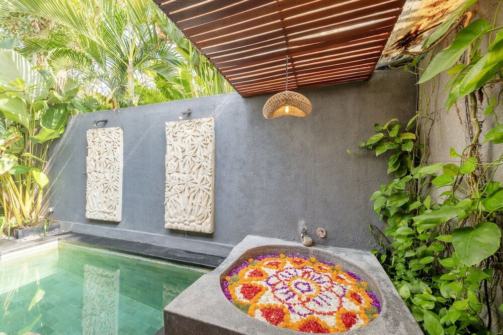 Фото Legian Kriyamaha Villa