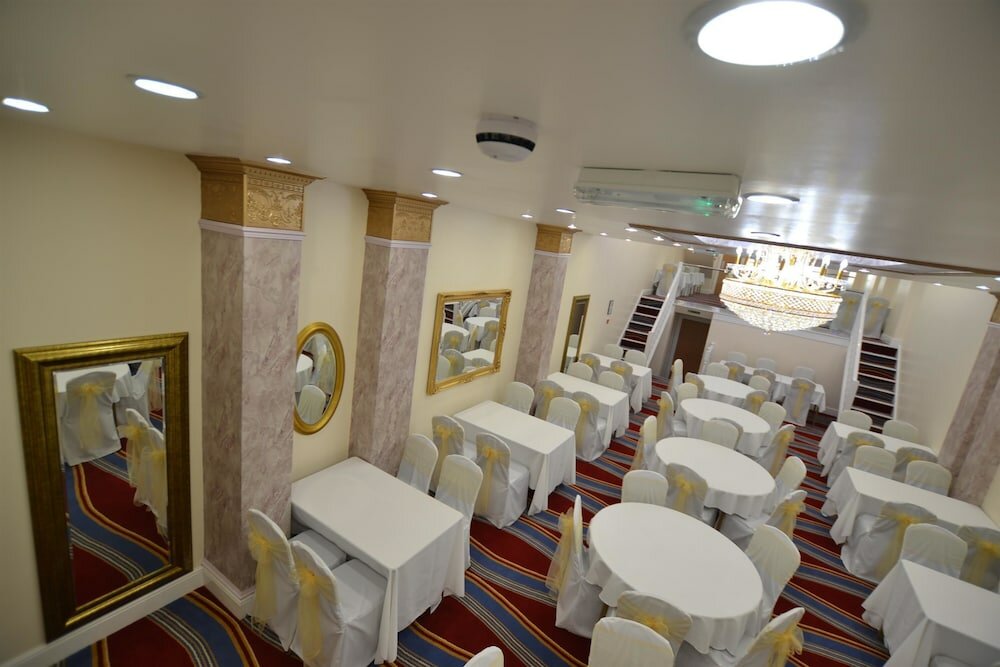 Фото Best Western Greater London Hotel