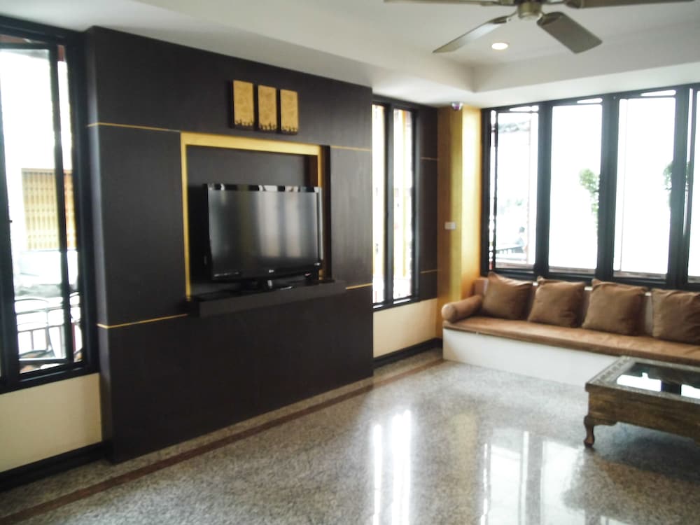 Фото Baan Chalelarn Hotel