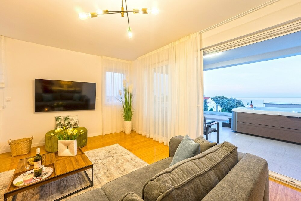 Фото Penthouse Apartment Perla with Jacuzzi