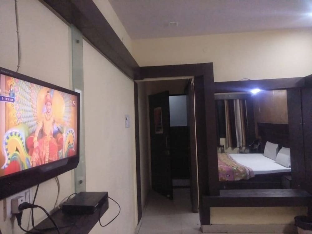 Фото Goroomgo Samrat Lucknow