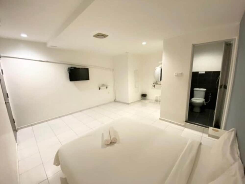 Фото One One 08 Hotel Tapah