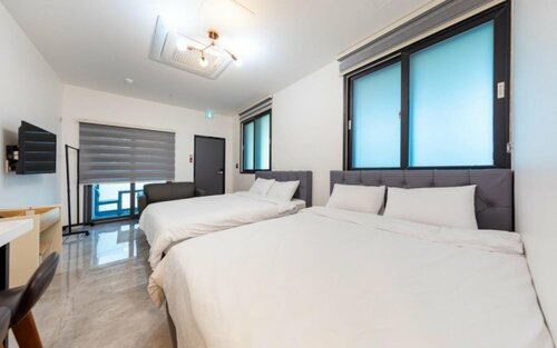 Гостевой дом Gangneung Nishi SPA Pension в Канныне