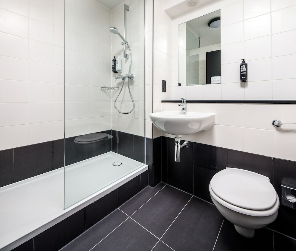 Фото Ibis London Heathrow Terminal 5