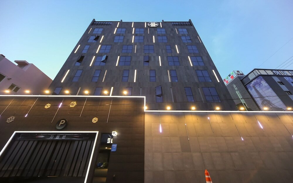 Фото Changwon Jinhae Lewis Hotel