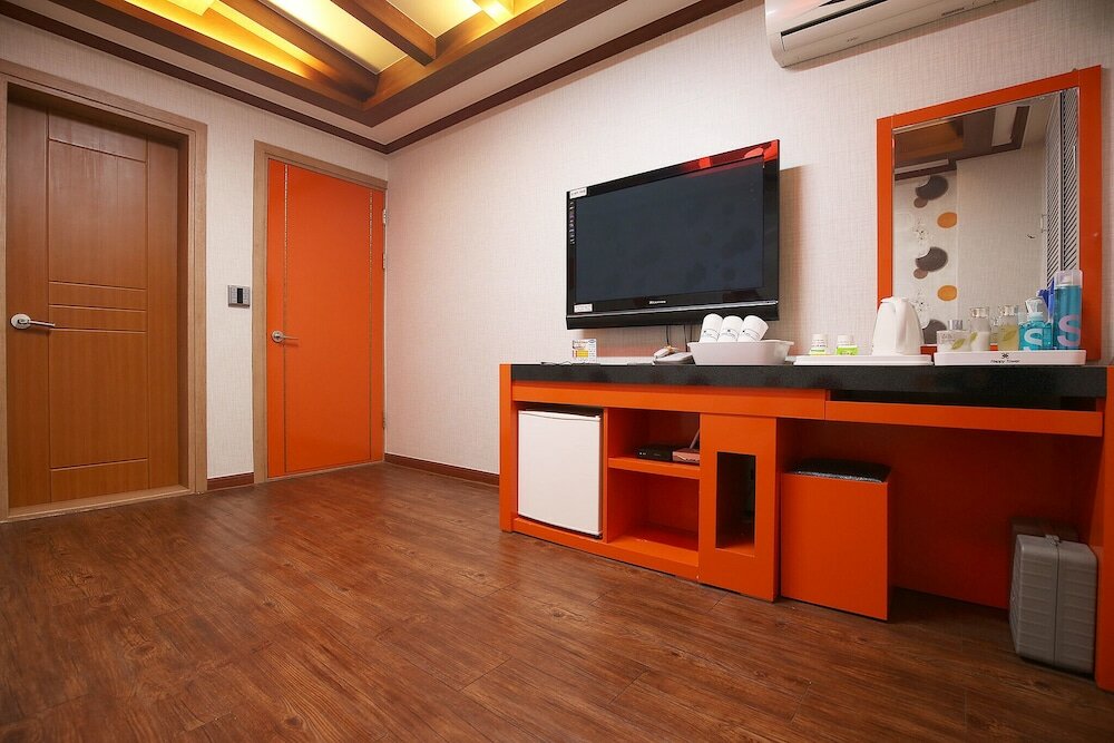 Фото Daejeon Yongjeon Happy Tower