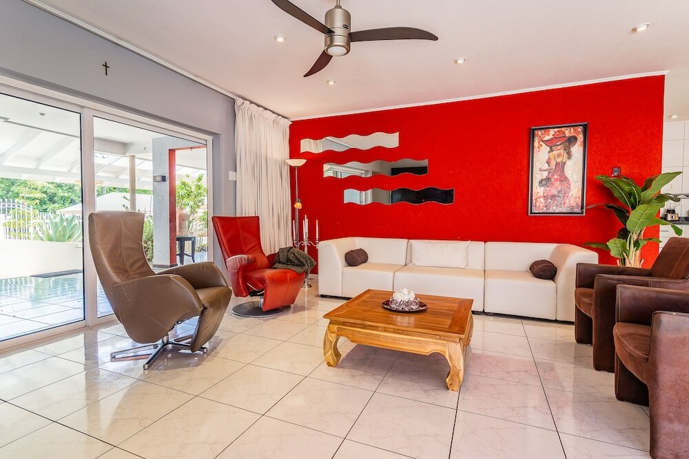 Фото Large Villa With View! Private Pool Free Utilities!