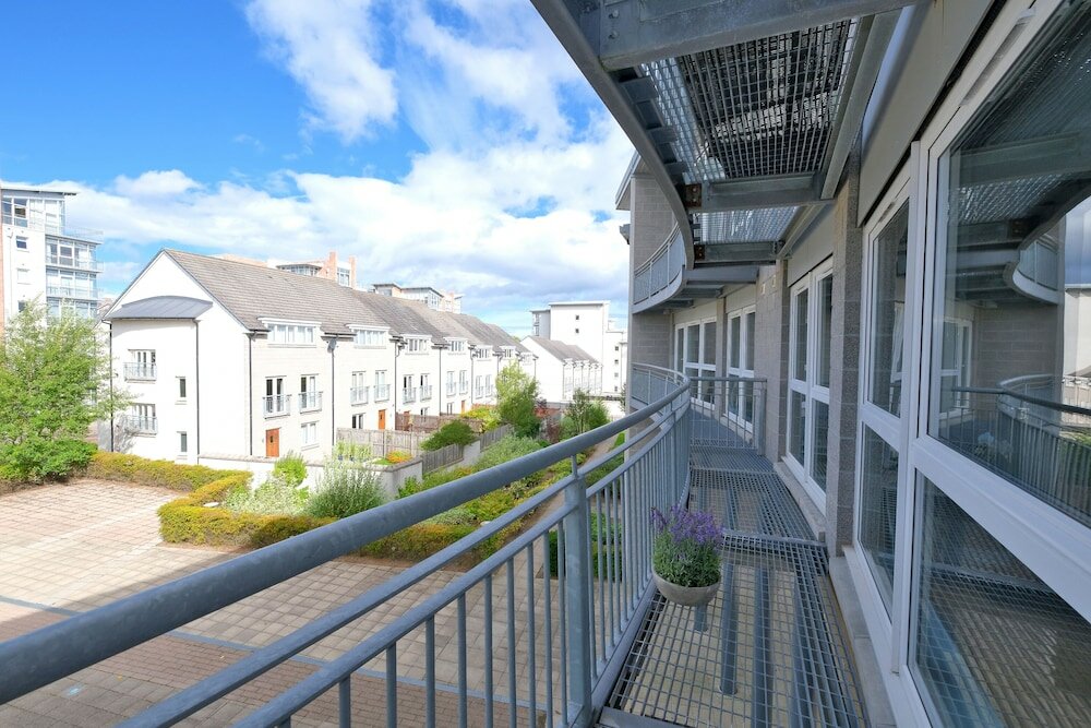 Фото Bright and Spacious Home With a Balcony and City Views