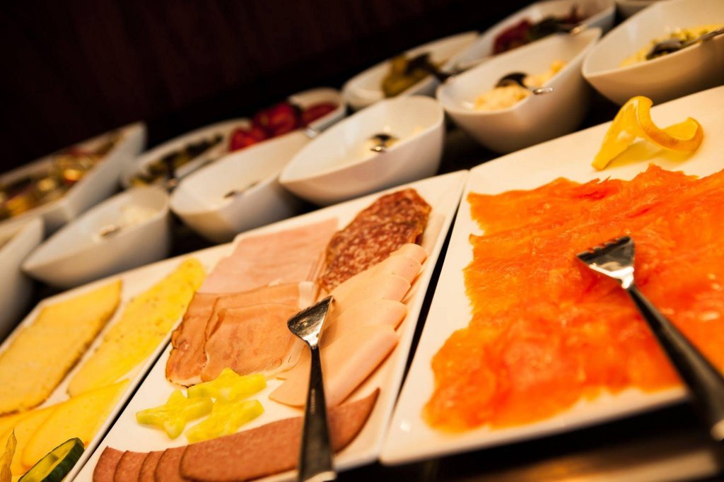 Фото H+ Hotel Ried