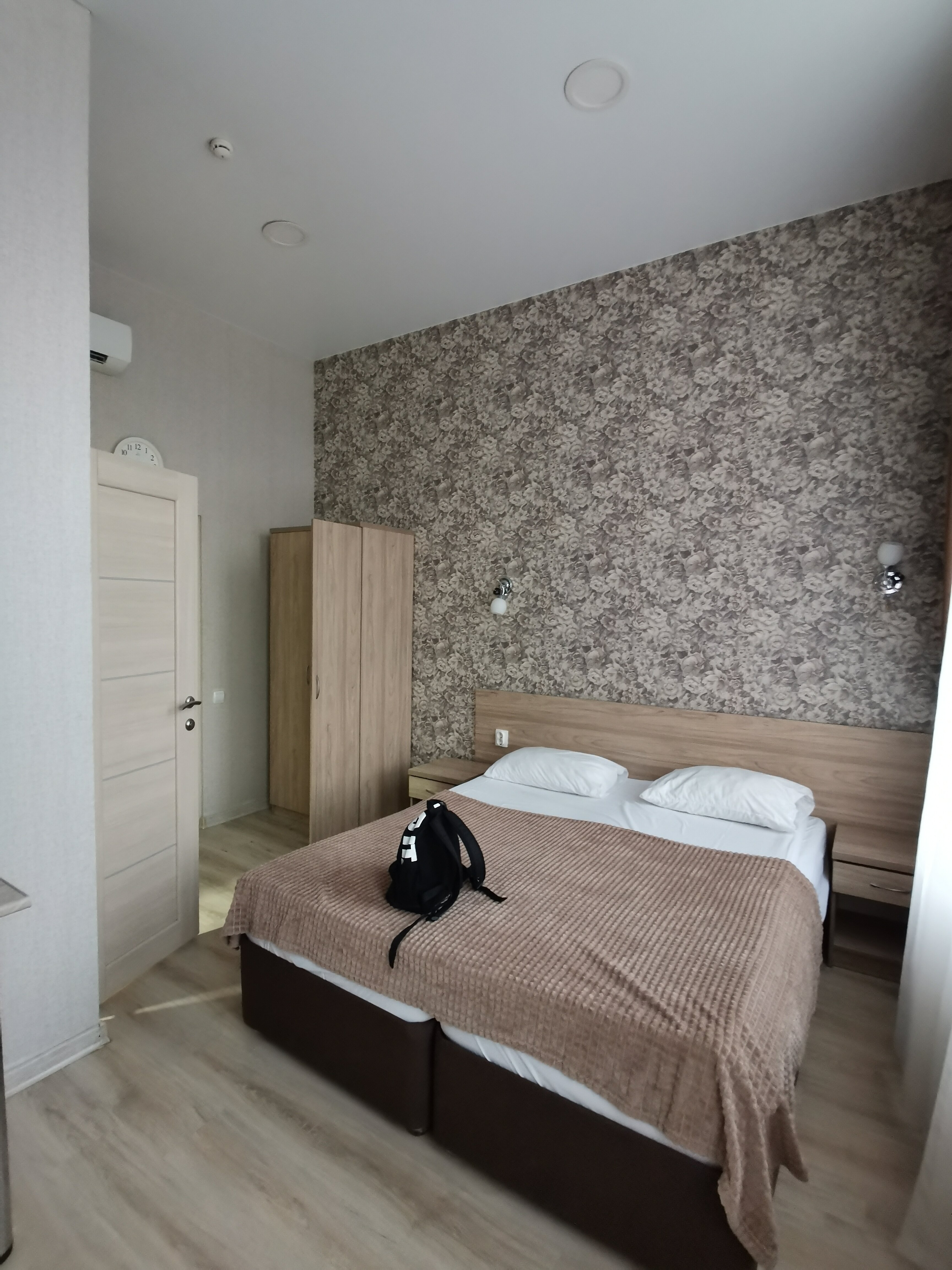 Фото Small Hotel