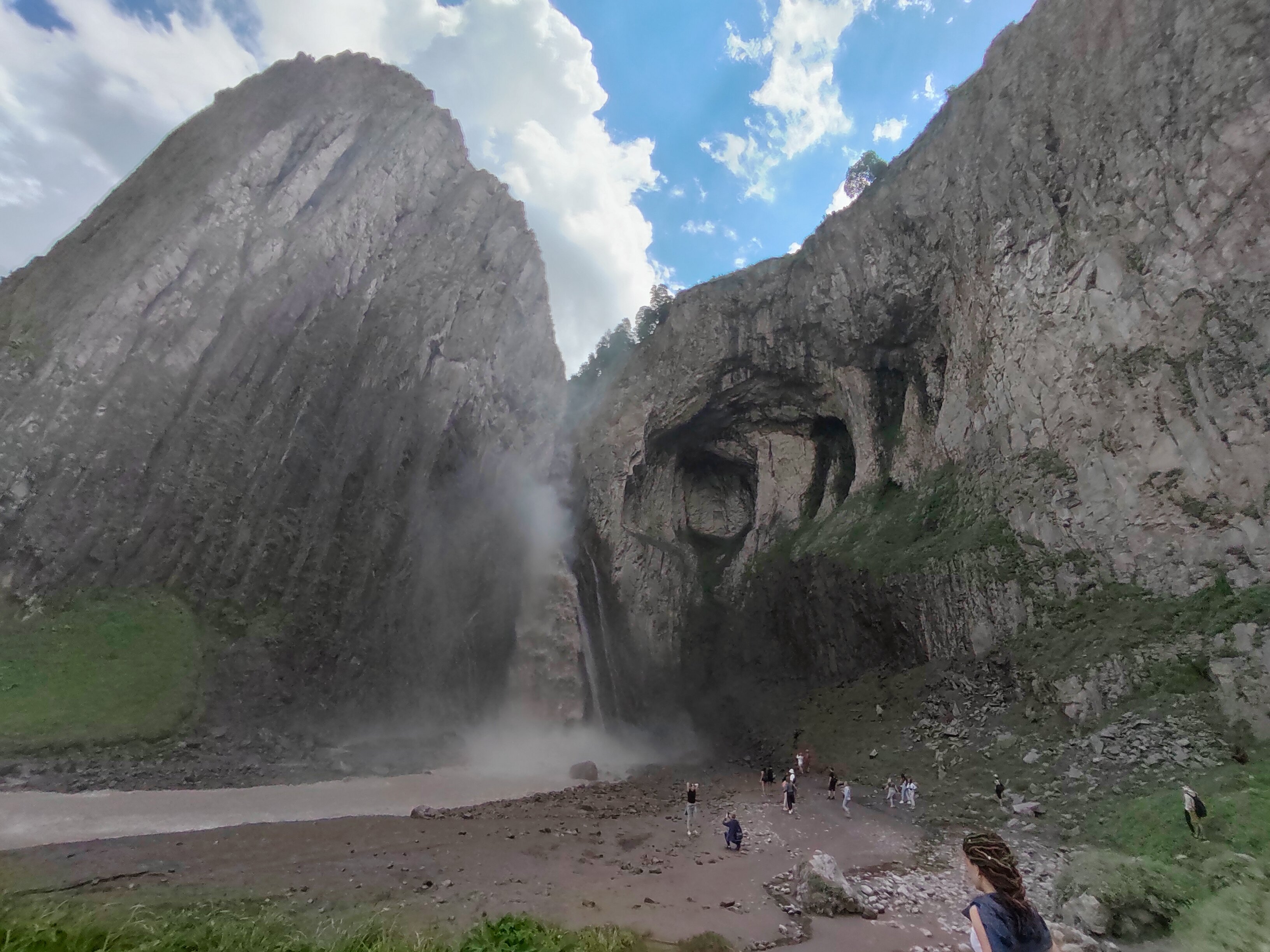 водопад Кызыл су :: Александр Богатырёв - Социальная сеть ФотоКто