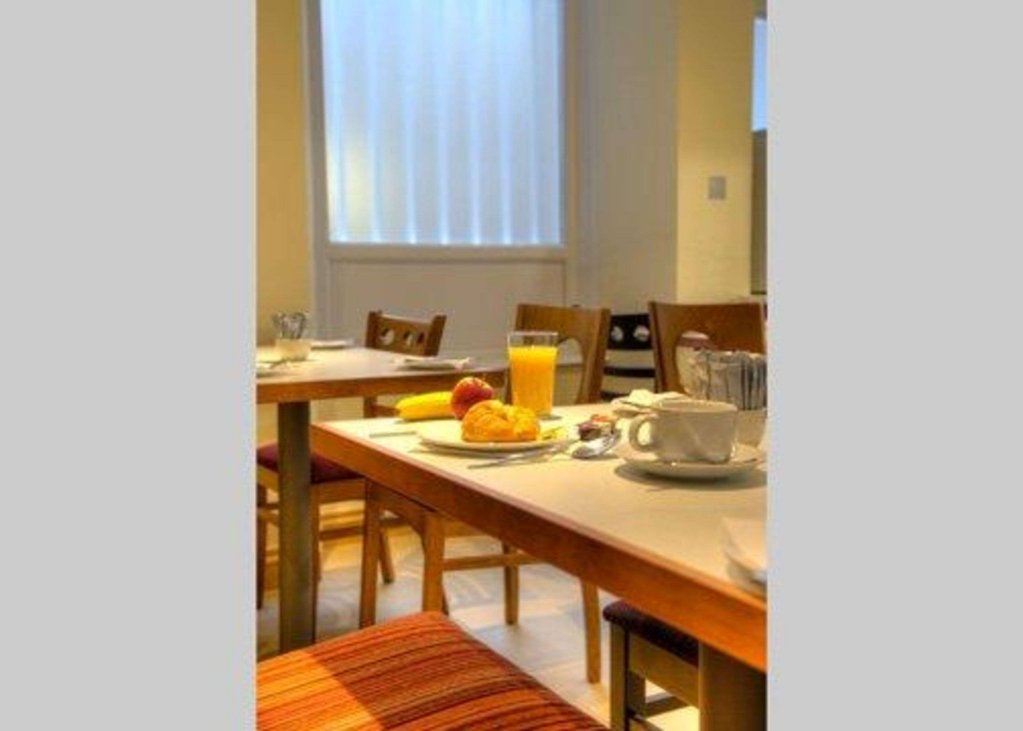 Фото Comfort Inn Hyde Park