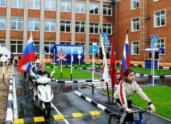 Ortaokul Mou Iksha Secondary School, Moskova ve Moskovskaya oblastı, foto