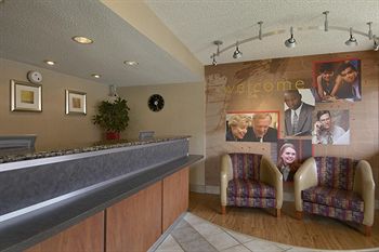 Фото Red Roof Inn Detroit - Farmington Hills