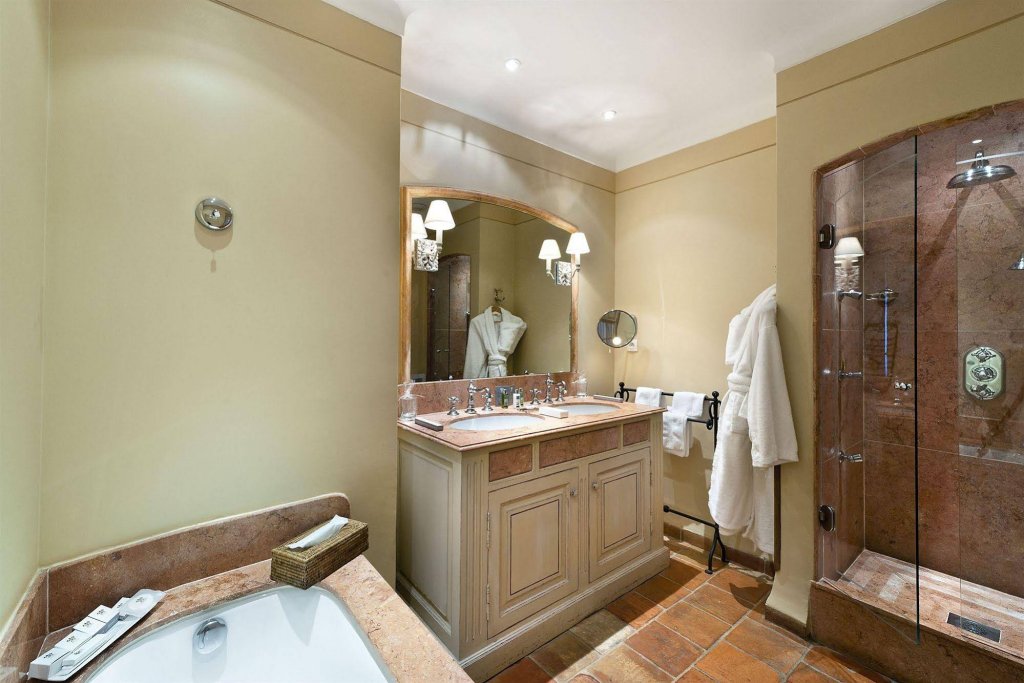 Фото La Bastide Saint Antoine