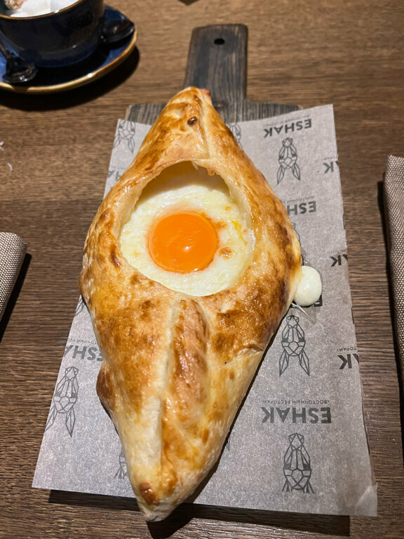 Kira Naytli yalangoch holda