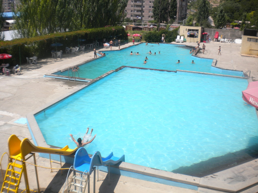 Yüzme havuzları Swimming pool, Erivan, foto