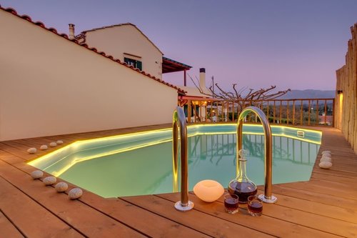 Гостиница Traditional Ioannis Cottage... luxurious & Rustic With Ecological Heated Pool!!!