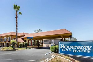 Гостиница Rodeway Inn & Suites Canyon Lake I-15