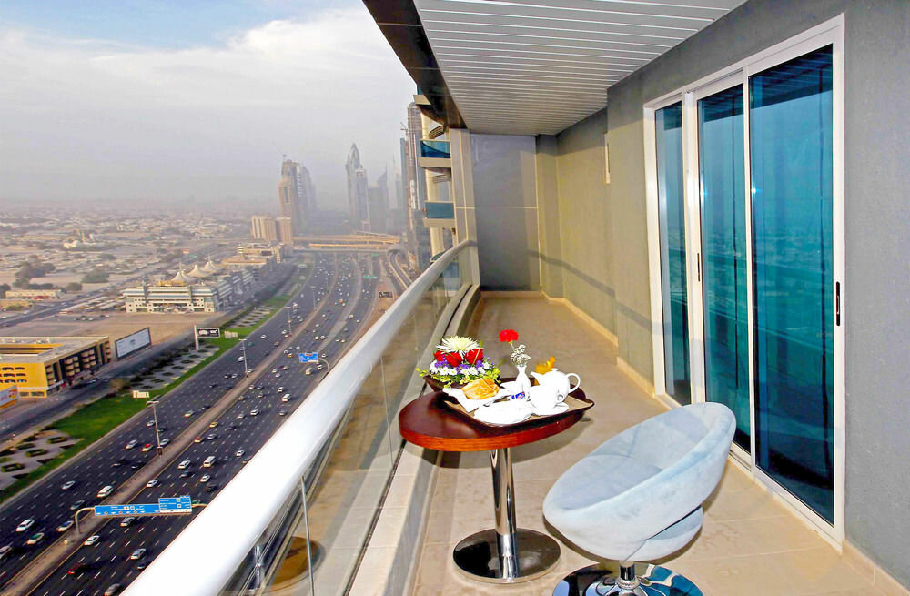 Дубае фотосессия на балконе