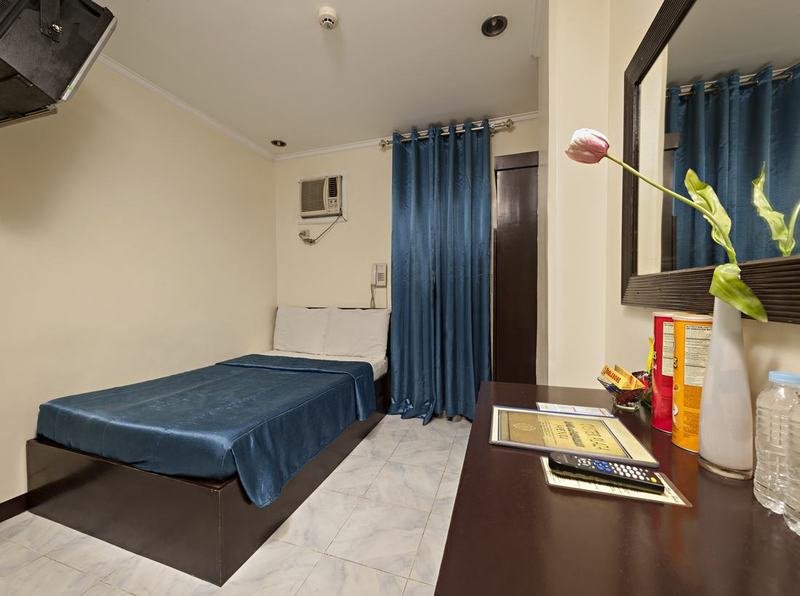 Фото Oyster Plaza Hotel