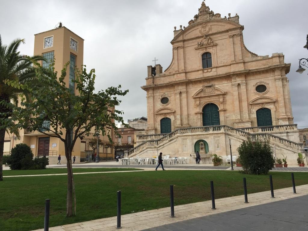 Фото отеля 1