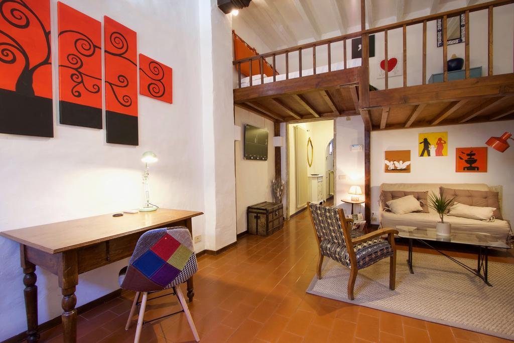 Фото Cozy loft in Santa Croce square Florence