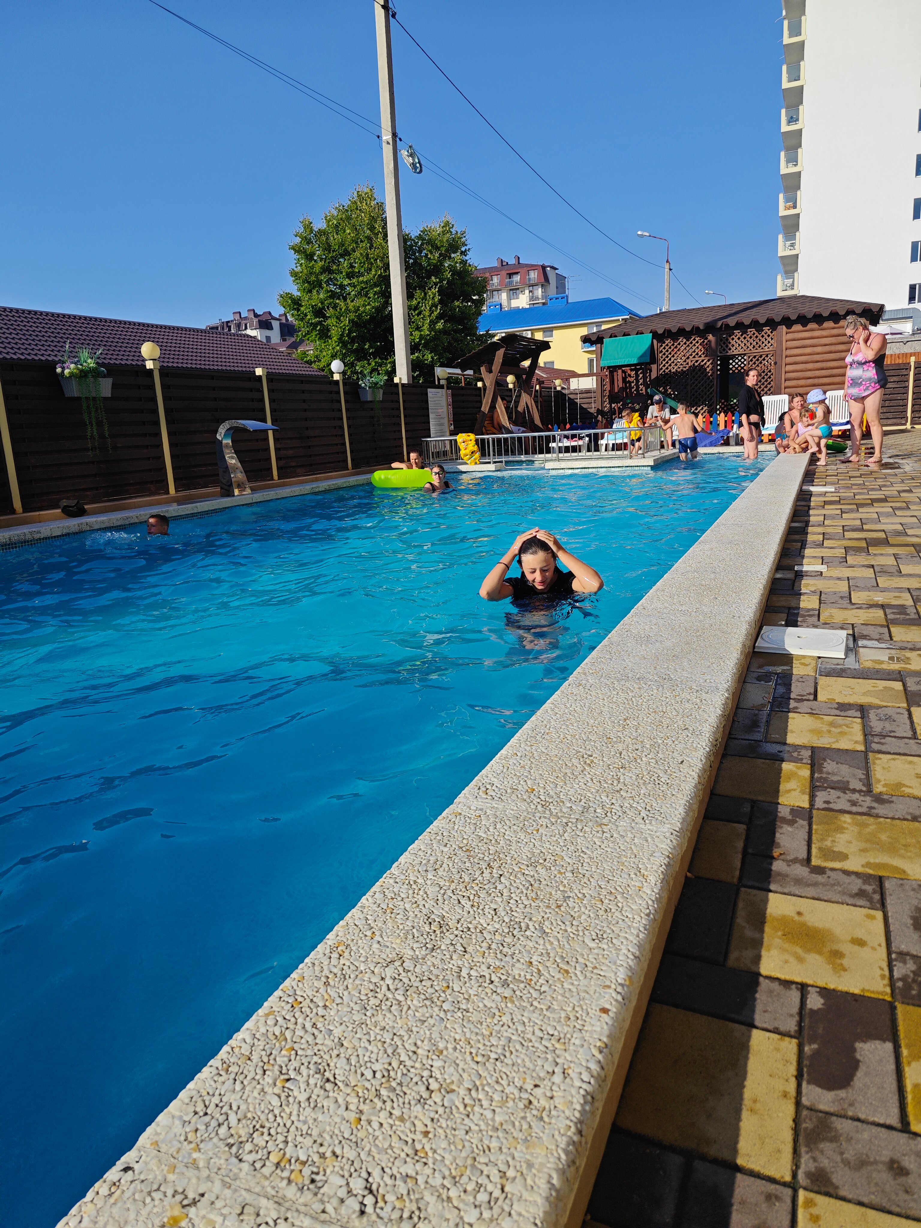 Фото Leonsia Family Hotel