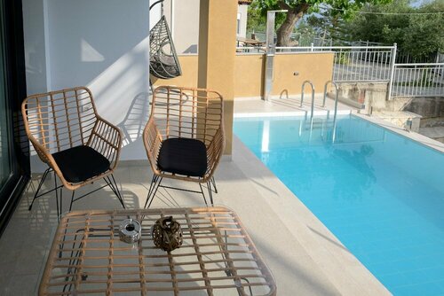 Гостиница Luxury maisonettes Vrachos with pool